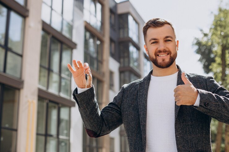 Investing in real estate: Building wealth one property at a time. (Photo by Freepik)